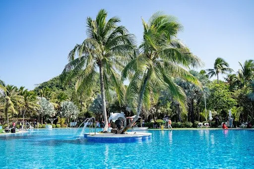 What Is a Daycation? How to Enjoy a Luxury Resort Day Without Staying Overnight