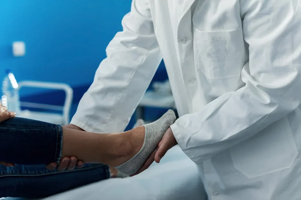 How Does Hyperbaric Oxygen Therapy Support Tissue Repair in Diabetic Foot Ulcers?