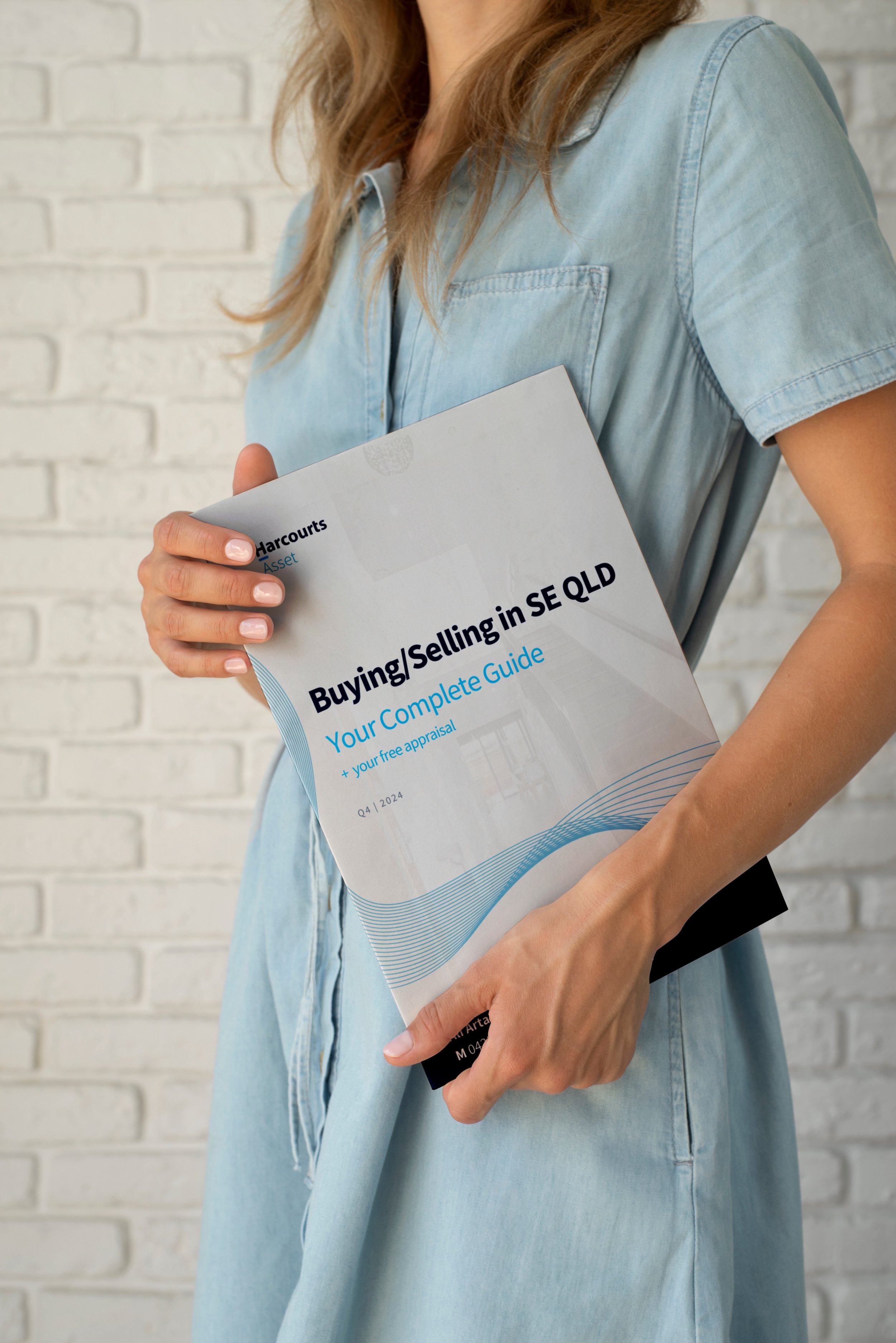brochure_mockup2.jpg