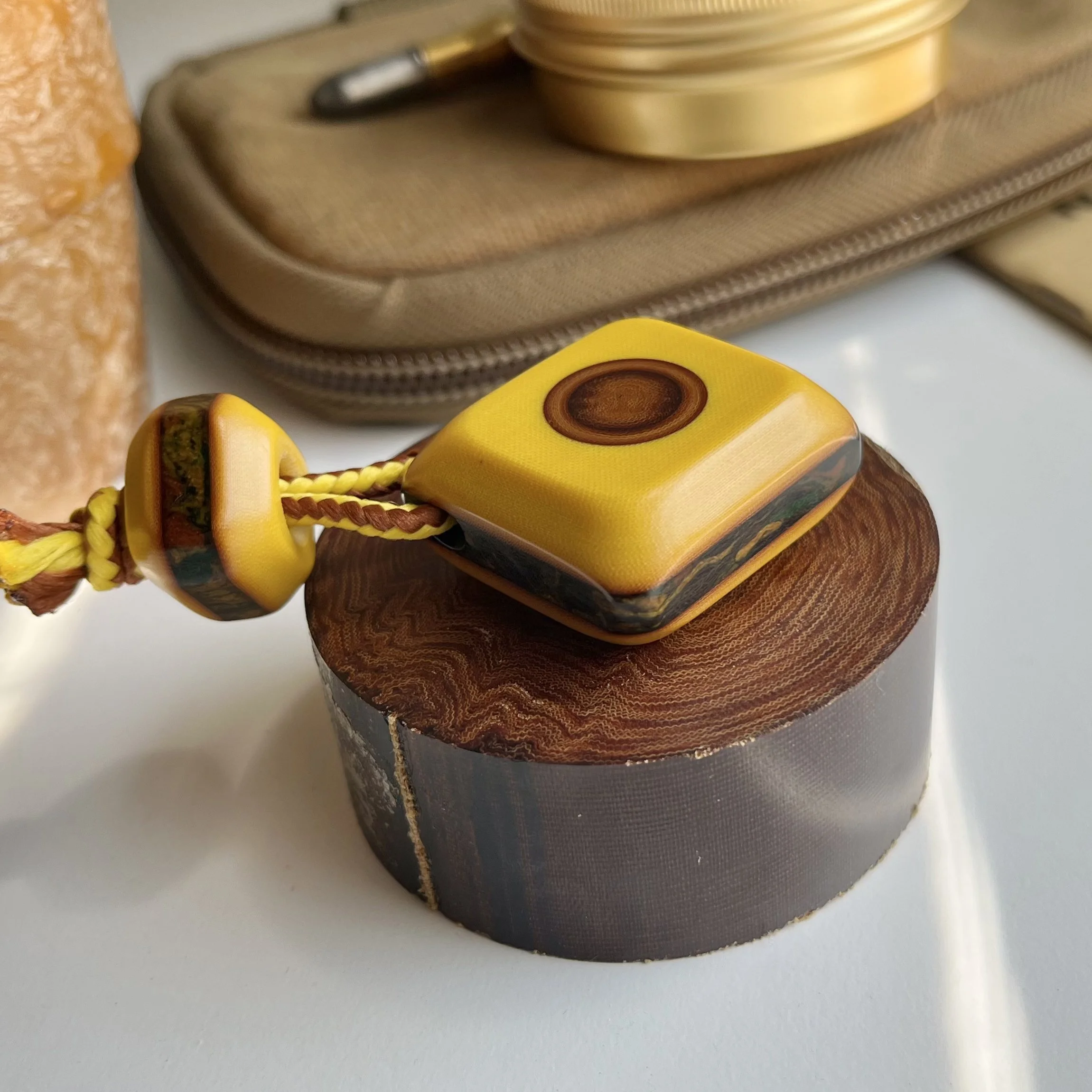 Palmer Worry Stone - Vintage Linen + Rag Micarta