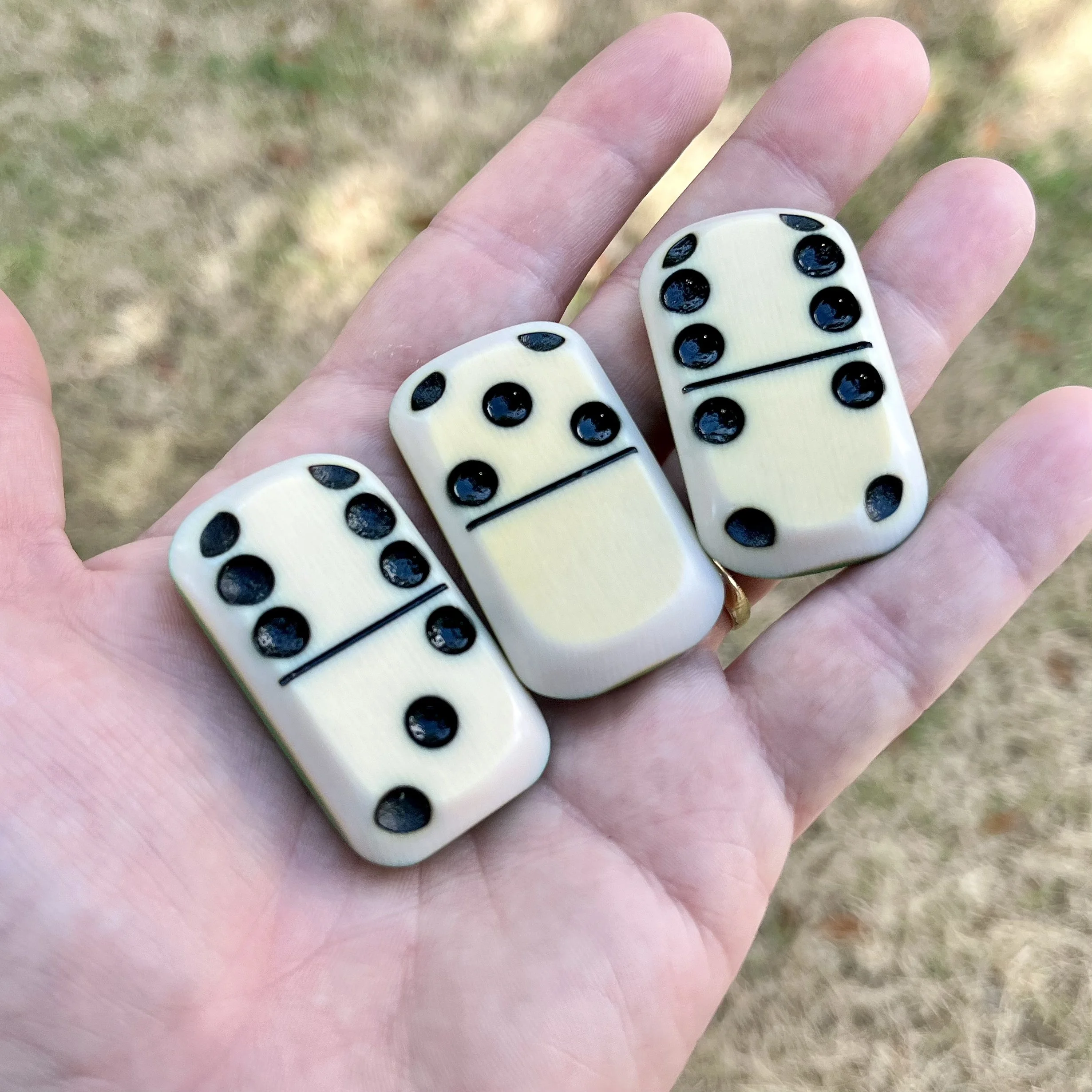 DOMINO_005.jpg