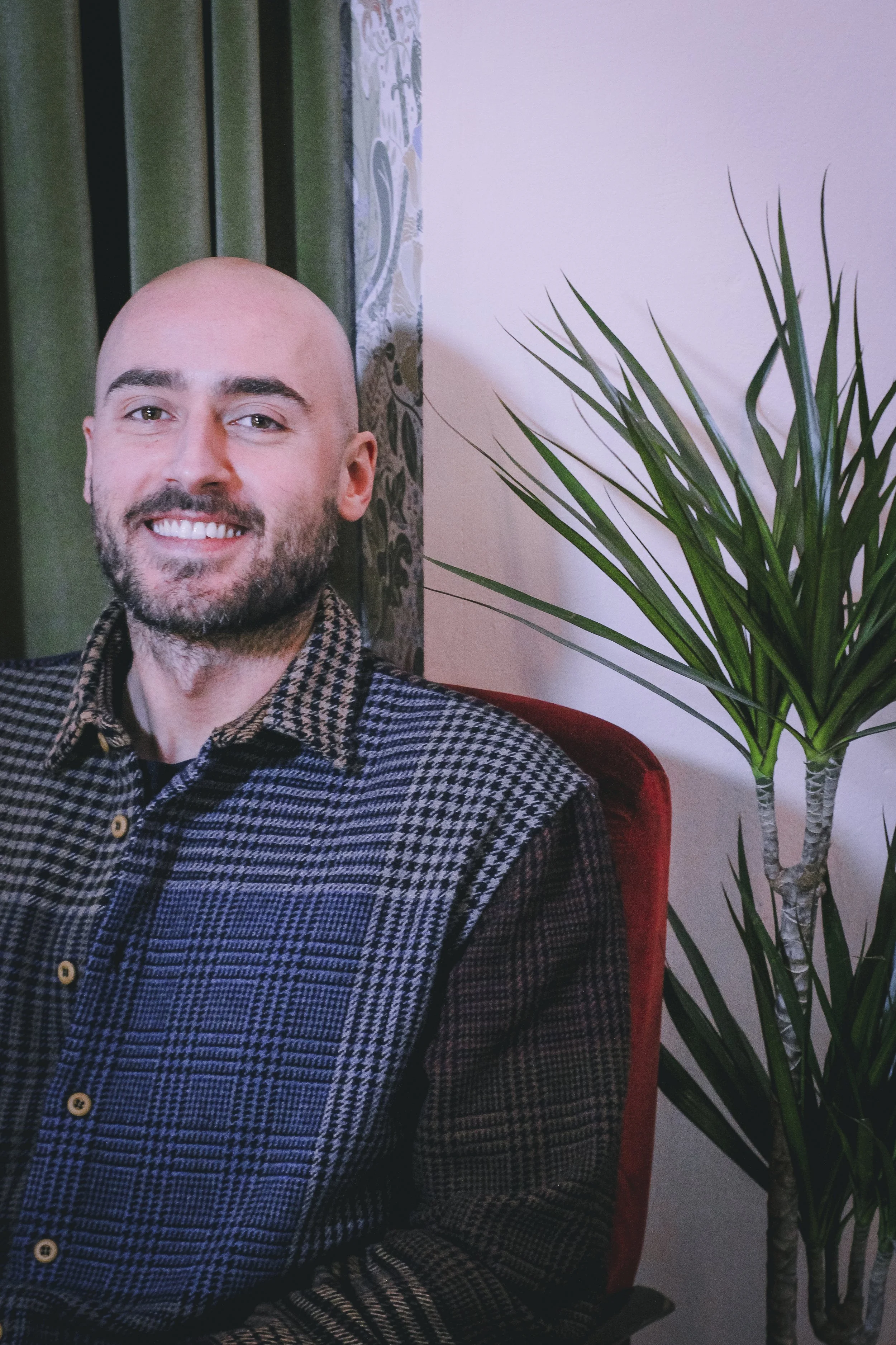 Dott Giacomo Andreani medico chirurgo specializzato in Medicina Interna e d'Urgenza lavora presso studio medico Anemos di Torino visita ed esegue diagnosi ecografiche addominali vascolari ed ecocardiografie con ECG