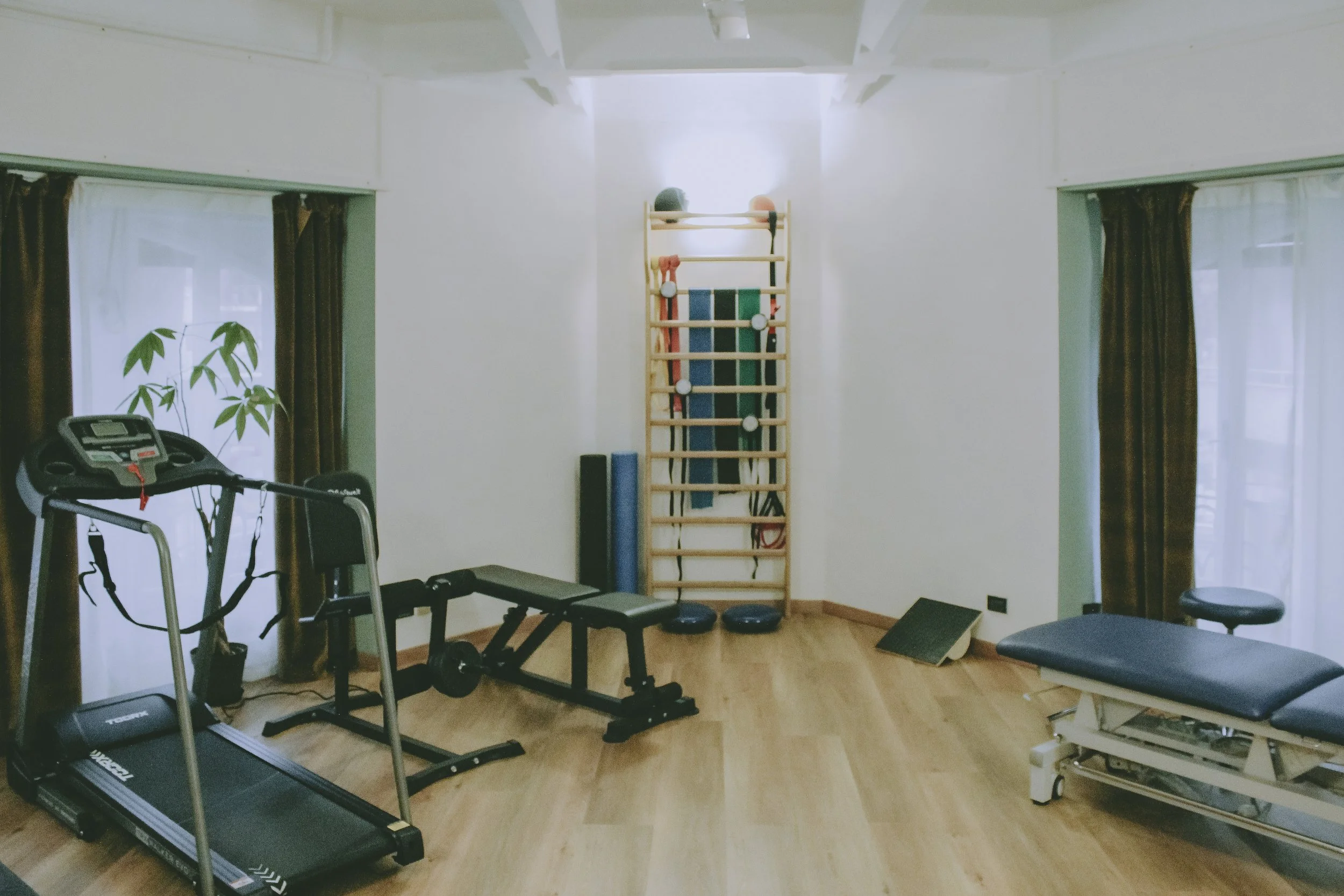 Terapia fisioterapia strumentale con tecar, onde d'urto, elettrostimolazione per la riabilitazione post chirurgica e nelle patologie osteo articolari rieducazione