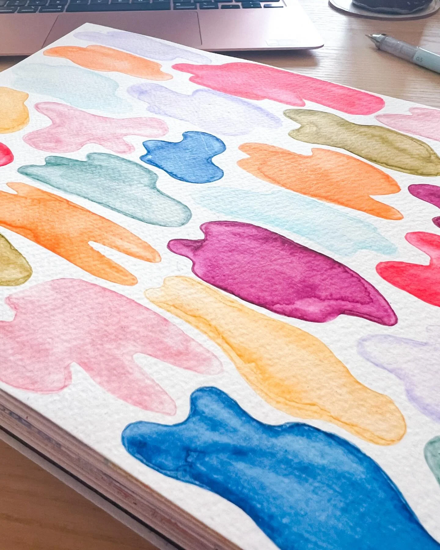 _
Kreativit&auml;t entfalten kann so simpel sein. 

Mit bunten Farben und einfachen Ideen kommst du aus deinem Kopf raus, ins Herz rein und erschaffst mit den H&auml;nden etwas, das vorher nie da gewesen ist.

Kreativ zu arbeiten schenkt dir Entschle