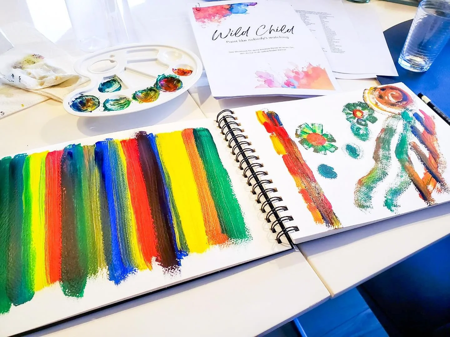 Einfach mal mit Farben experimentieren, einfach mal sein.

Danke an Sabine f&uuml;r den Einblick in ihr &bdquo;Malbuch&ldquo; im Rahmen des Creative Coachings &bdquo;Wild Child&ldquo;, in dem auch du in deine Kreativit&auml;t finden und deine Einziga