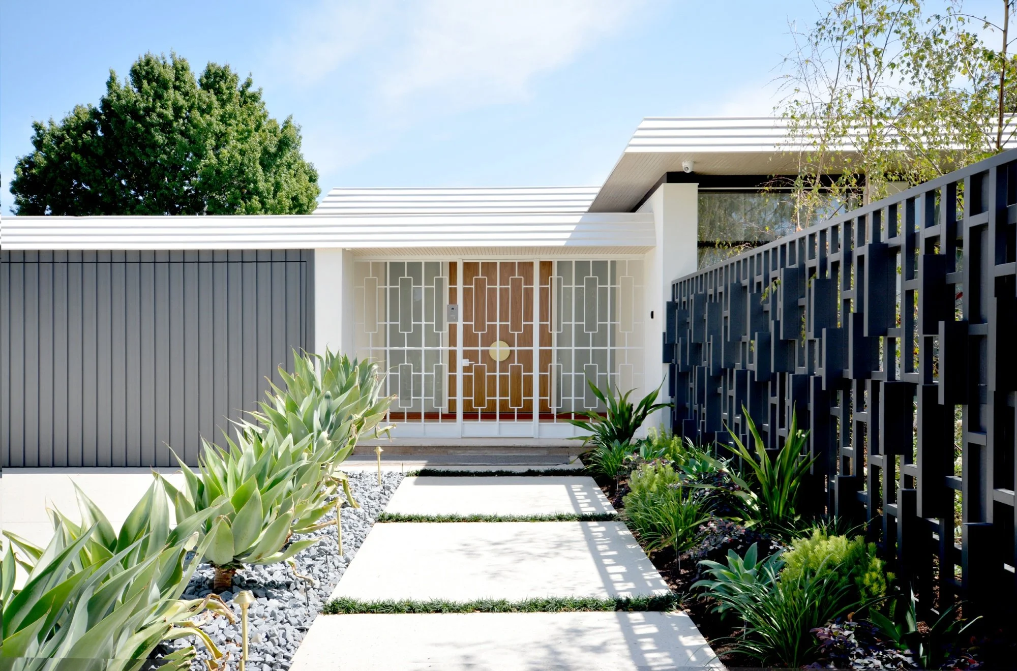 Mid Century Modern home exterior in Caulfield North, Melbourne.


Mid Century Modern home exterior in Caulfield North, Melbourne.