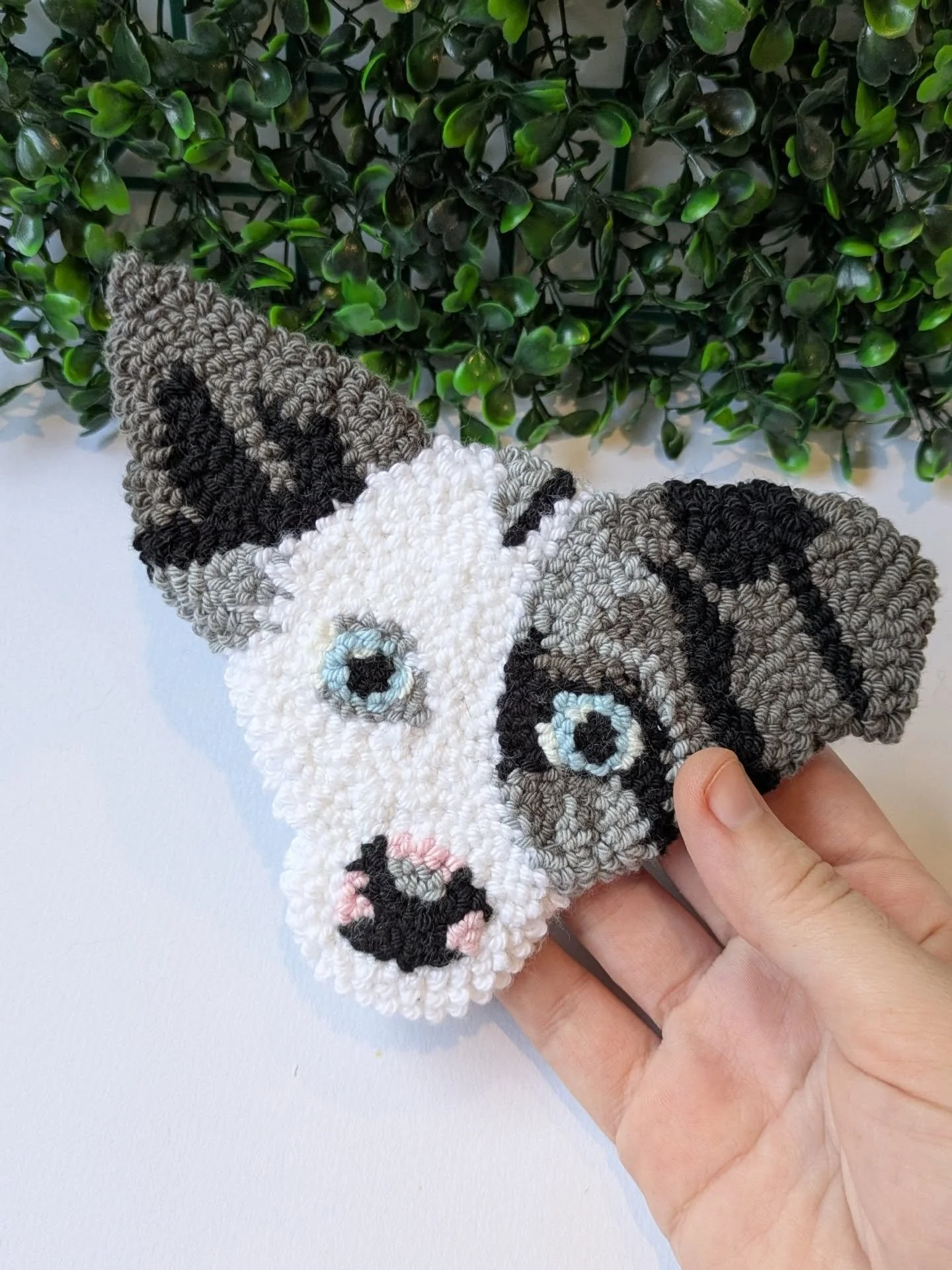 Meet Nova, Peaches and Panda, 3 of the pets I made custom coasters of last year 🐶😺 

These customs are making me realise just how many awesome patterns and markings there are on our pets and it's so fun to try and reflect that in their coaster form