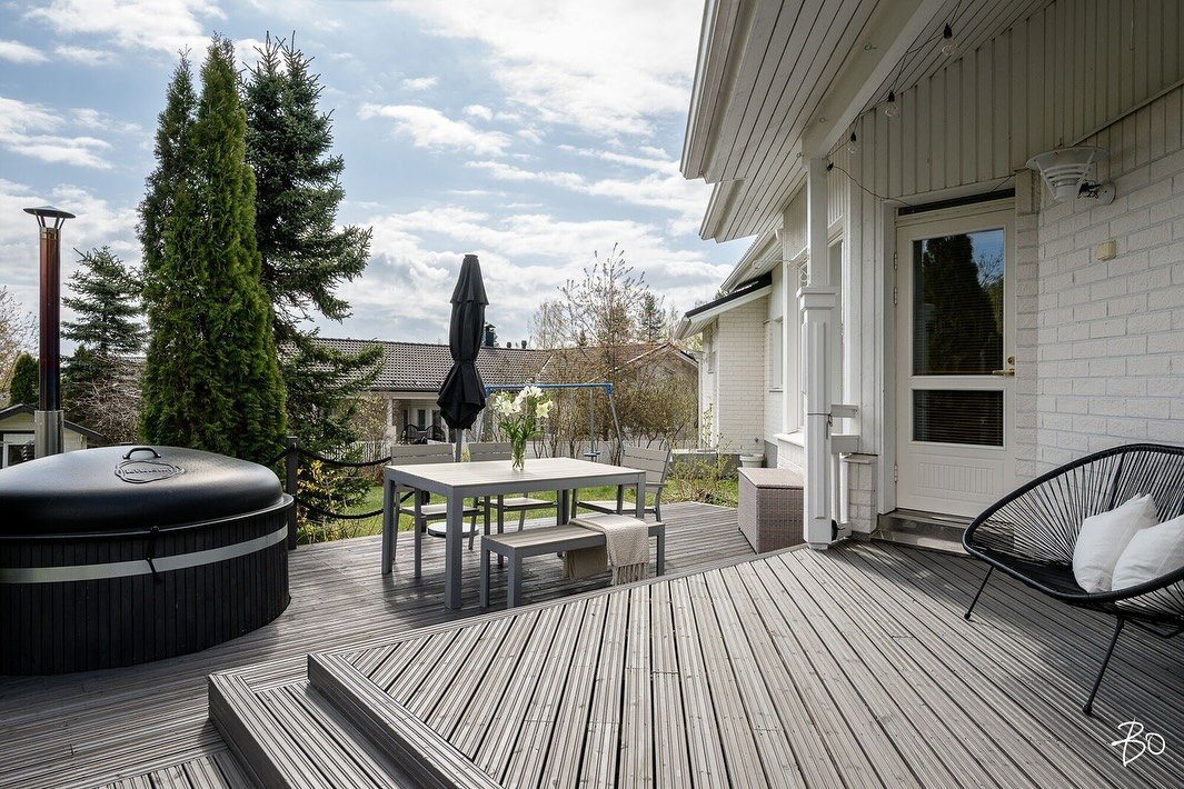 Yksi t&auml;m&auml;n markkinan halutuimpia ja kysytyimpi&auml; koteja - On t&auml;m&auml; Jynk&auml;nvuorella sijsitseva omakotitalo. 🏡

Ensiesittelyss&auml; k&auml;vi arviolta noin 15 lapsiperhett&auml; eli noin 60 ihmist&auml; puolen tunnin sis&au