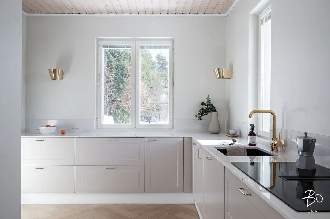 Arkkitehtonisesti puhutteleva, kaunis kivitalo nyt myynniss&auml;. 🖤

T&auml;st&auml; ihanasta talosta l&ouml;ytyy kaikki hyv&auml;n asumisen elementit lapsiperheiden suosimalta Savolanniemen alueelta. 🖤

Tervetuloa toteuttamaan asumisen unelmasi, 