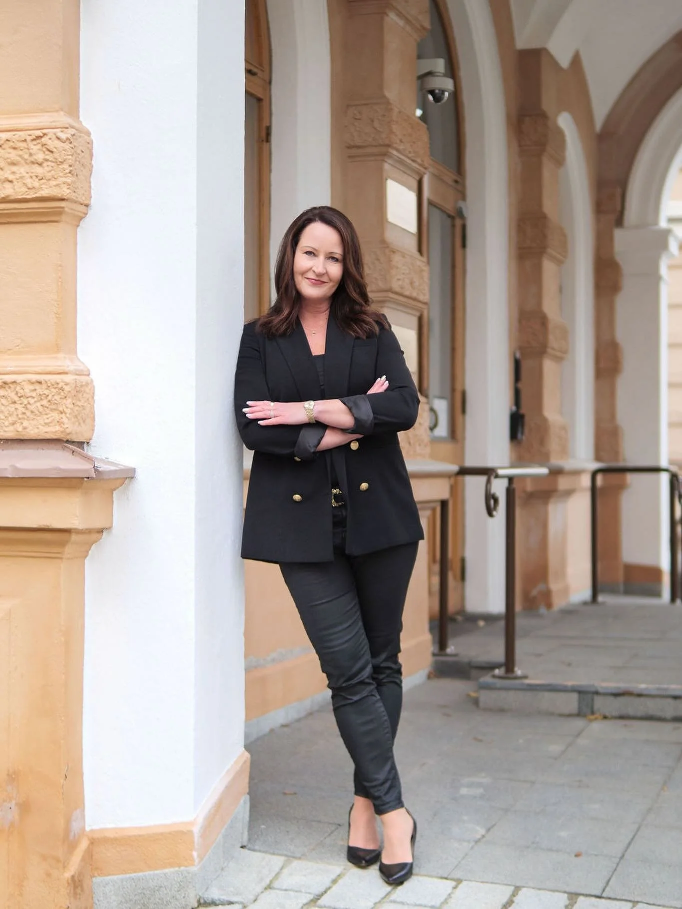 Luottamus on vapauttava voima. 🔥

Luottamus on tunne ja taito, se rakentaa hyvi&auml; suhteita ja auttaa onnistumaan. Luottamus tarvitsee sek&auml; sanoja ett&auml; tekoja. Jos sanat ja teot ovat ristiriidassa, teoilla on suurempi merkitys.

En lupa