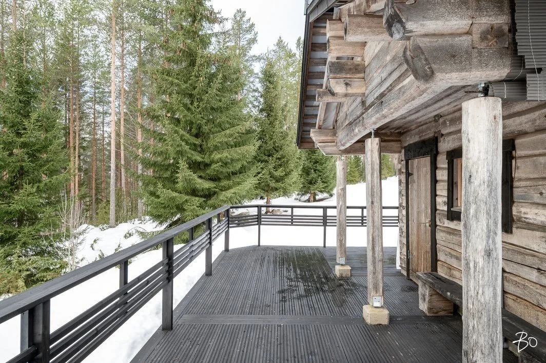 Hehtaari luonnon kauneutta ja idyllinen maalaisimilj&ouml;&ouml; - sit&auml; tarjoaa t&auml;m&auml; kiinteist&ouml; Hirvilahdessa. 🌲

Aivan ihastuttava paikka - koti luonnon ymp&auml;r&ouml;im&auml;n&auml; - hirsisaunan lempeiss&auml; l&ouml;ylyiss&