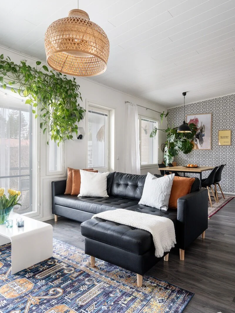 Ihana tunnelma t&auml;ss&auml; kodissa. 💛

Yksi halutuimpia rivitaloja on 4h,k,s, joka on 1-tasoinen ja siin&auml; on iso lasitettu terassi pihan lis&auml;ksi. 💛

T&auml;m&auml; koti t&auml;ytt&auml;&auml; n&auml;m&auml; toiveet ja lis&auml;ksi se 