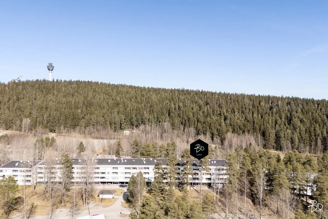 Luontoa, upeita maisemia ja liikunnan iloa Puijolla! ☀️

T&auml;m&auml; koti tarjoaa rauhallista arkea luonnon keskell&auml; ja kaupungin parhaimmat ulkoilureitit kotioveltasi, silti vain parin kilsan p&auml;&auml;ss&auml; torilta. 

Kuopion Puijonla