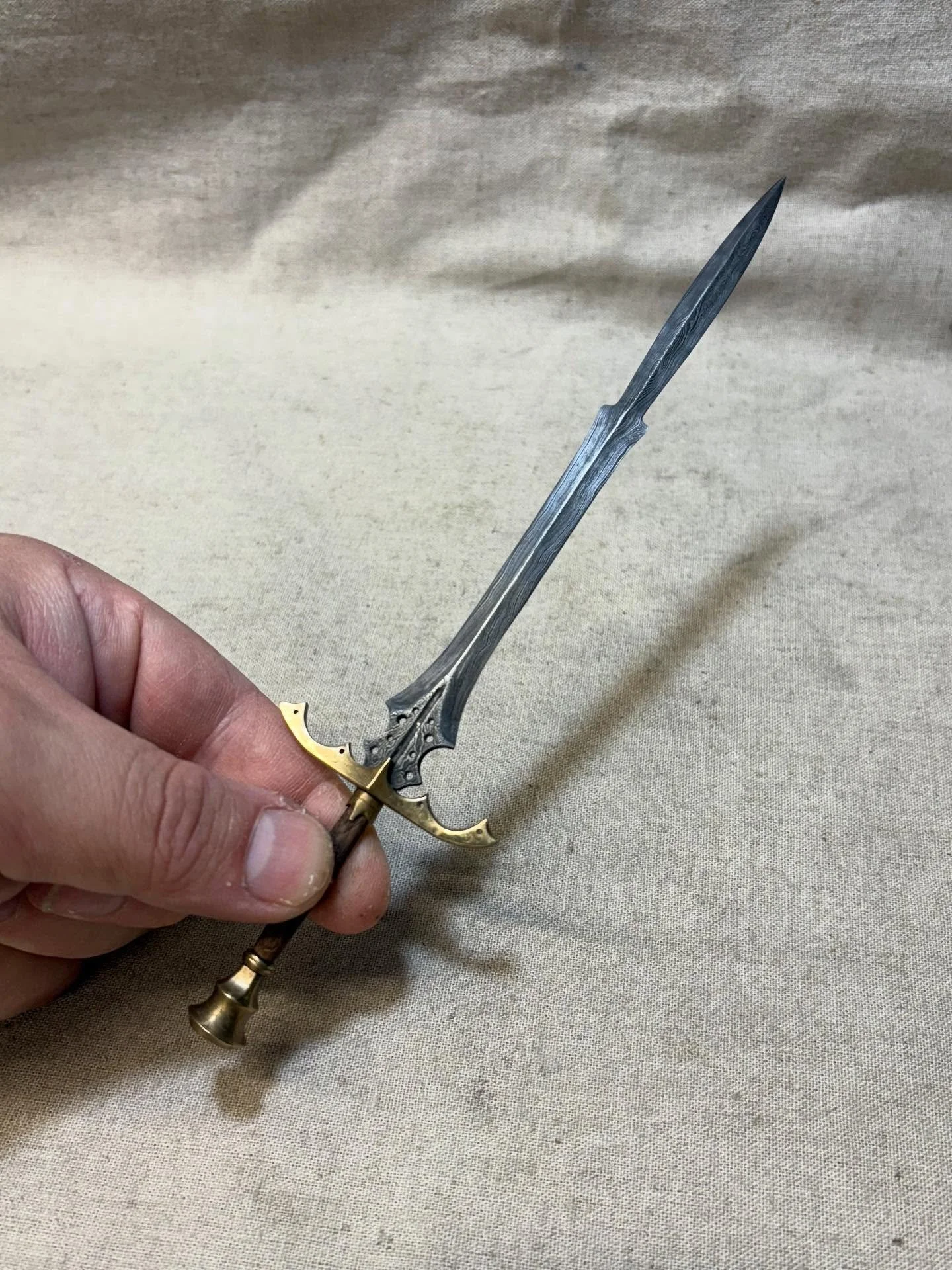 Had a brain day today because I&rsquo;ve been feeling quite unfocused and unmotivated in the workshop recently and that&rsquo;s when I know it&rsquo;s time to take a break, so here&rsquo;s a throwback to a little faerie fang I made in July that found