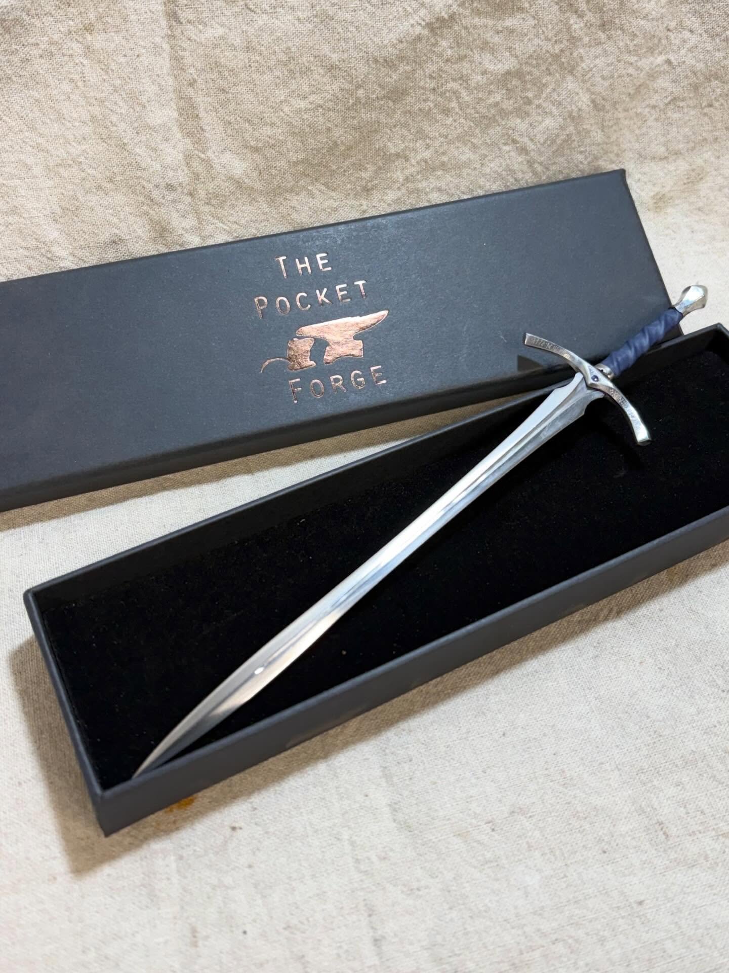 Big shoppe droppe! I&rsquo;ve been working on some LOTR inspired pieces, a new style of Cornish Mounds brooch and new, singular Cornish Mound charm, to help you keep aboob of the situation. I&rsquo;ve also replaced a few worm pendants and am working 