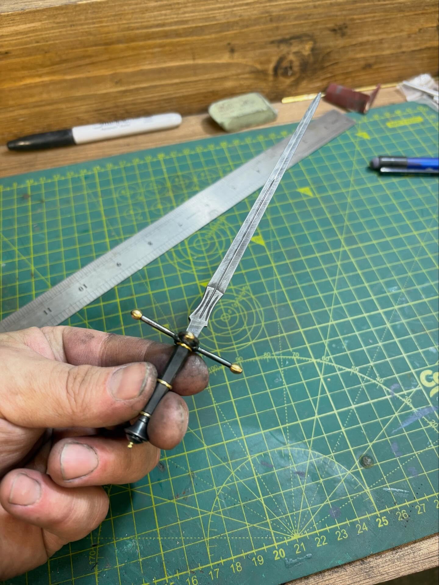 I had an idea for this one vaguely inspired by an orrery but it accidentally ended up turning art deco. Maybe it would make a good armament for a tiny Las Vegas hotel bell boy?

Regardless I have learneded 👌