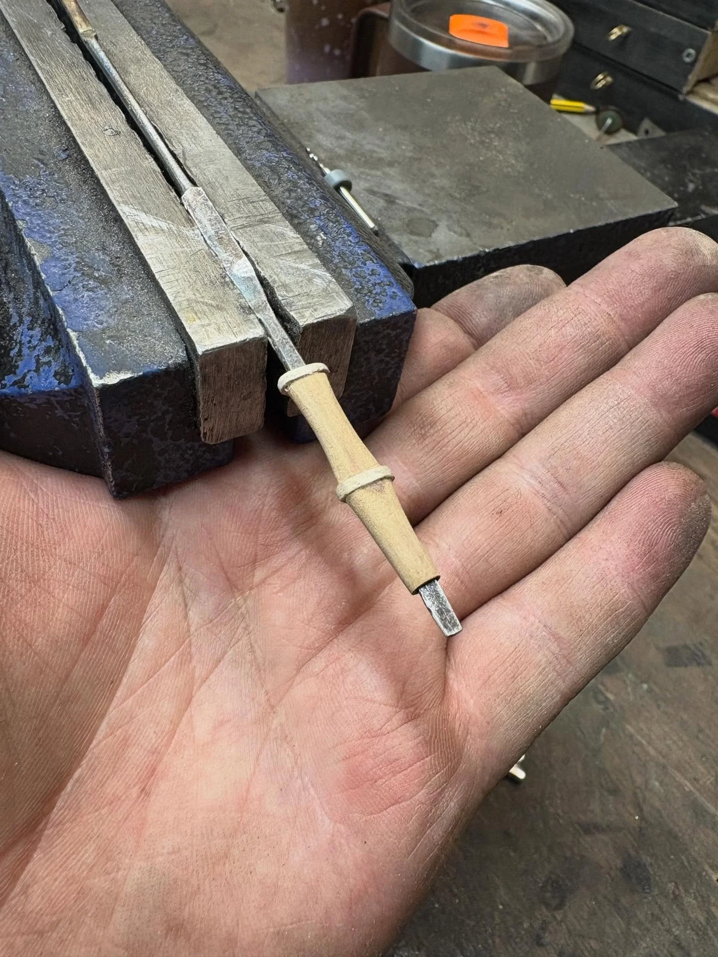 Here&rsquo;s how I make a tiny longsword handle with leather and an opposed twisted wire wrap!

The handle is made of pear tree wood. The wire twists are inserted into two little holes at the base, and then wrapped around. I make the surface of the w