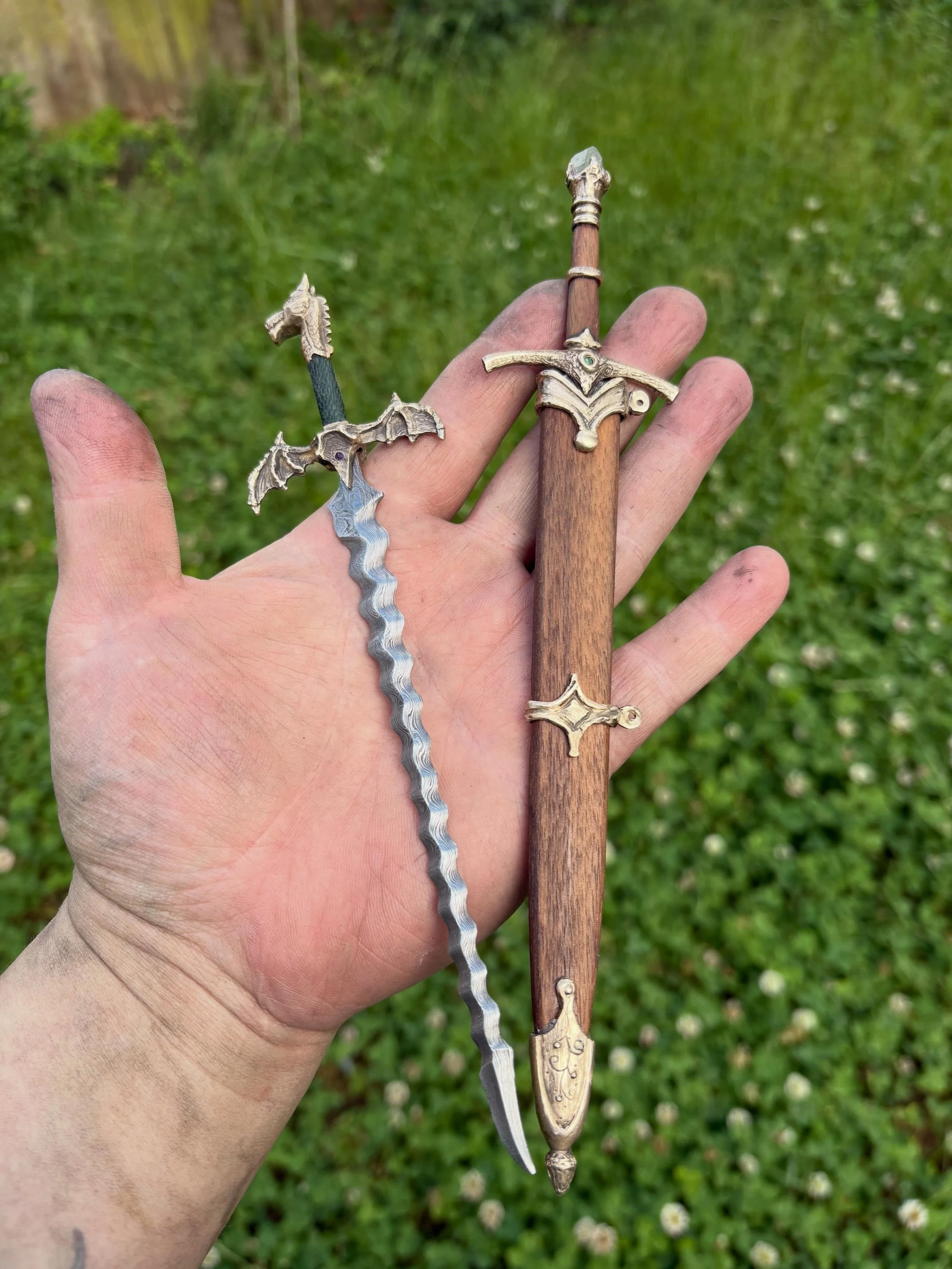Here&rsquo;s what I&rsquo;ve been finishing up this week!

A new scabbarded Faerie Fang and Gruntflaps III: Poison edition. I&rsquo;m scratching my fantasy itch ahead of Fantasy Forest next month, but they are available on my website now!

I have not