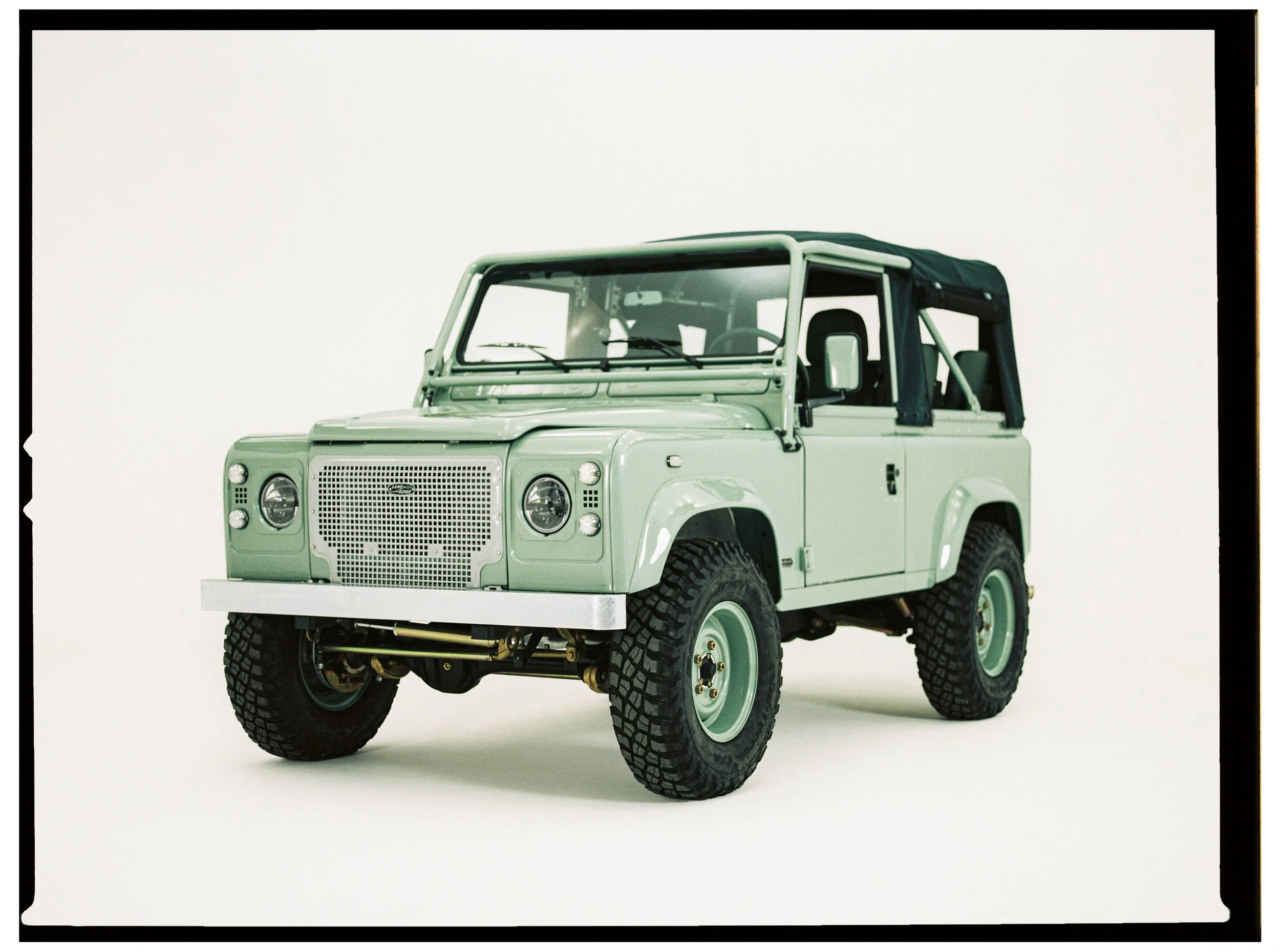 Ton sur Ton - 50th Anniversary Defender 90 V8 | Land Rover
