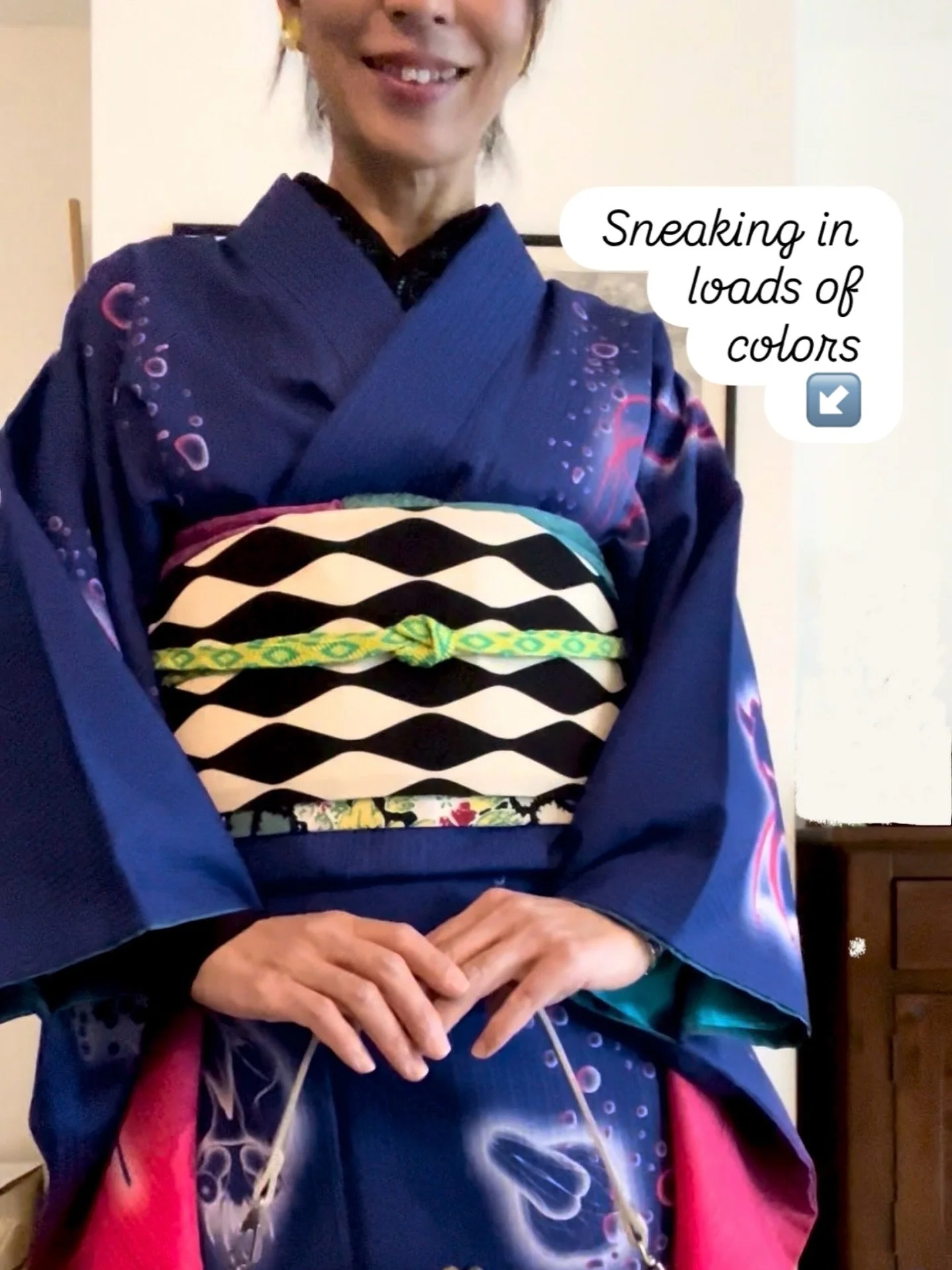 The details around the obi. It was important for me that yellow, green, pink and aqua green were all there ☺️

It&rsquo;s all about the details. 

帯周り。色んな色が入ってもなんとかまとめる。
帯の反対側をチラ見せしてまとめる。☺️

Obi: #ayaayas 
obi-age: #rumirock 
Obi-jime &amp; juban fro