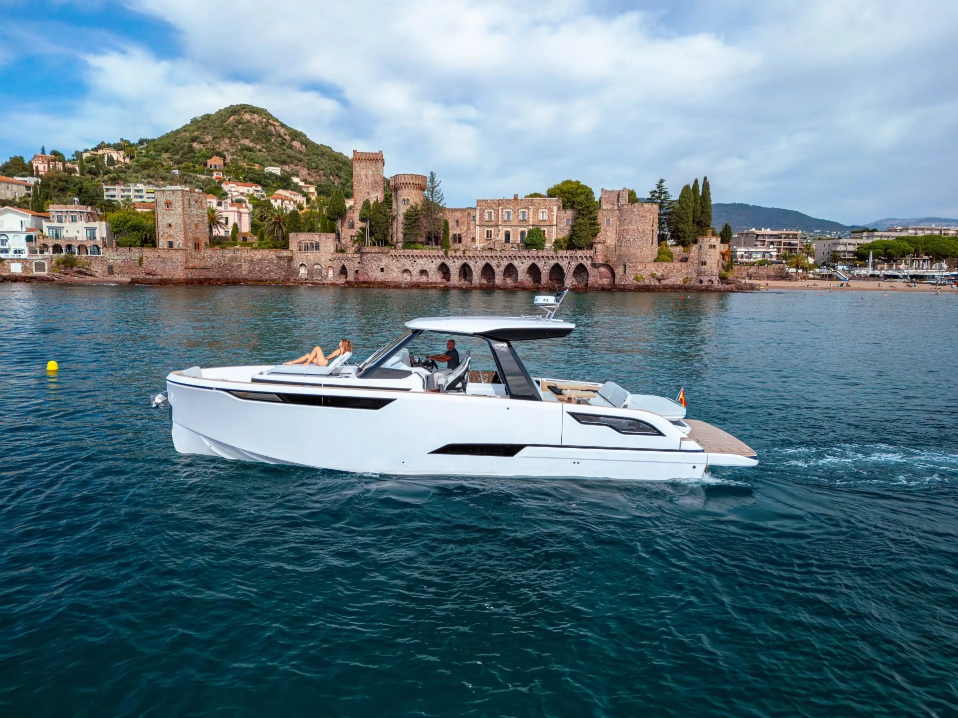 Luxurious Level yacht designed by Oceanteriors – compact yet sophisticated ocean-inspired comfort