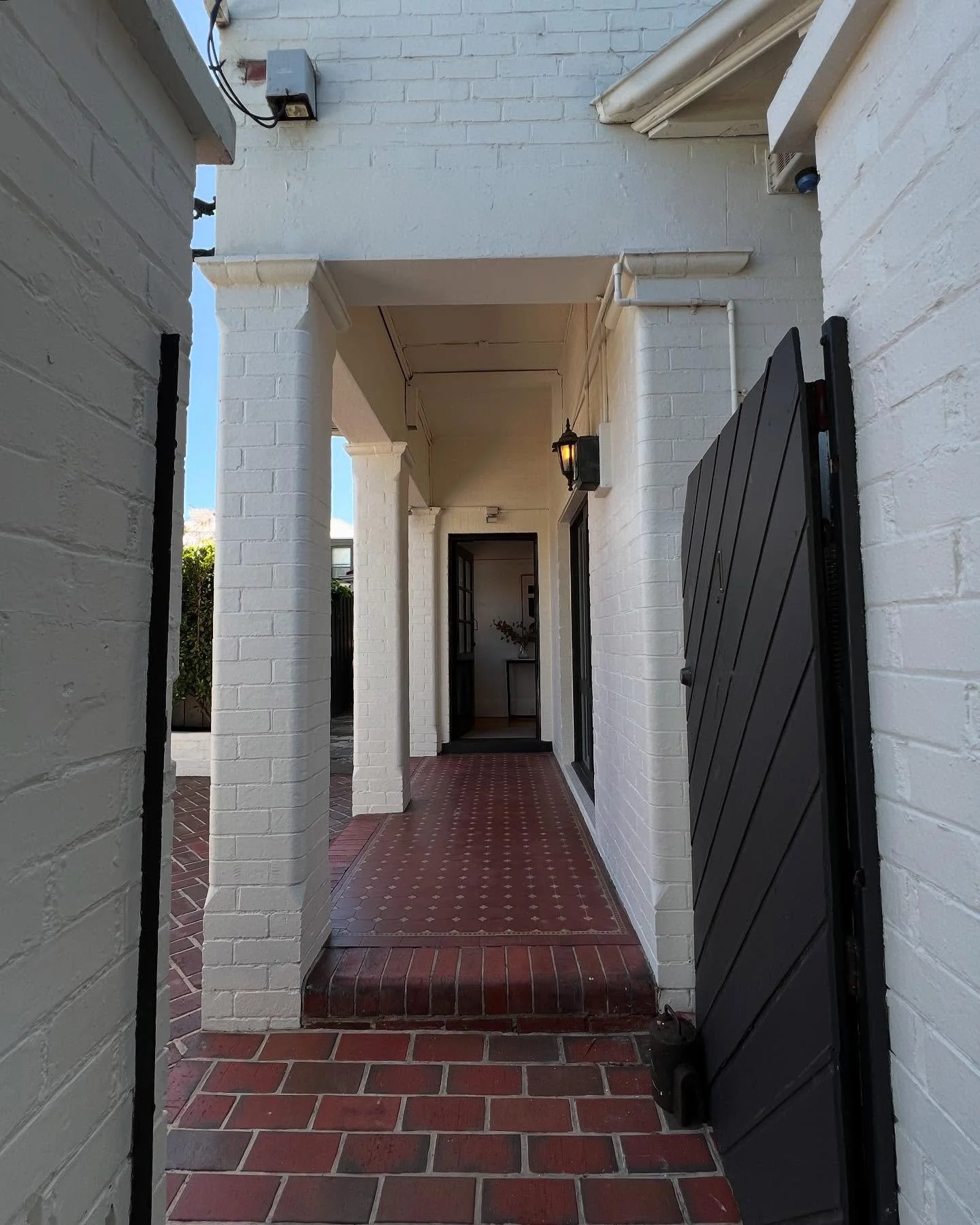 Kicking off my latest project, this time a gorgeous 1915 Arts and Craft double story villa with great bones and lots of potential to be a cosy, inviting modern home.  Stay tuned for more  updates.