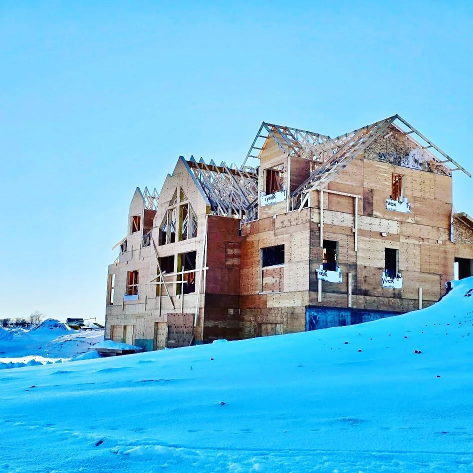 🛠👷&zwj;♀️⛄ Construction through winter is always a challenge and snow management key. The construction methods and standards in Canada differ substantially to Australia, particularly the standards required for surviving in sub-arctic climates. This