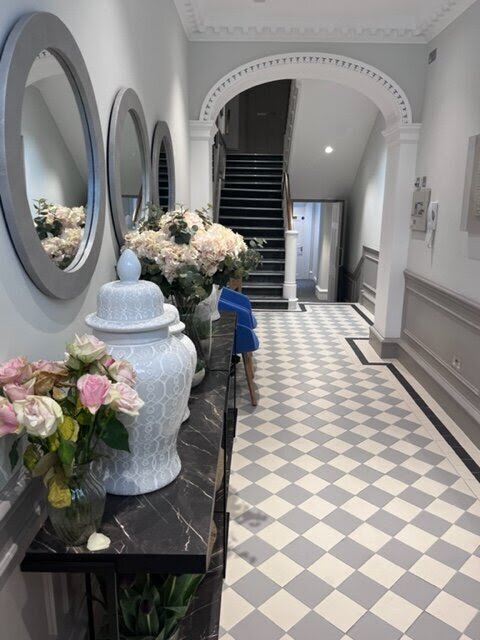 Consulting rooms are conveniently located in central London clinics in Marylebone or the City of London. I also offer online clinics.