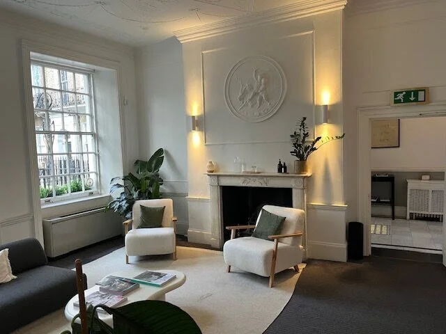 Consulting rooms are conveniently located in central London clinics in Marylebone or the City of London. I also offer online clinics.