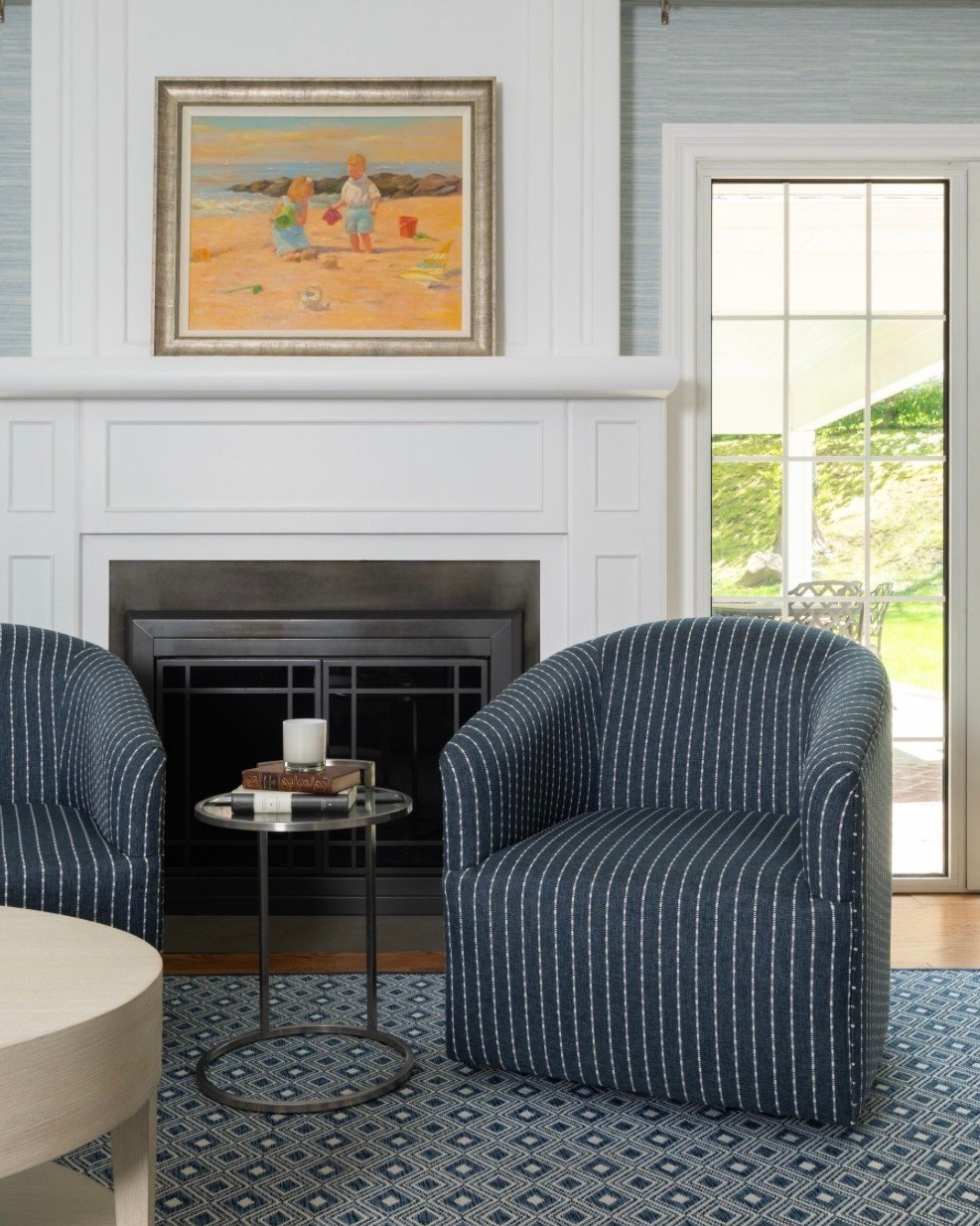 We are loving the details in this family room✨💙
📸: @theryantiscareno