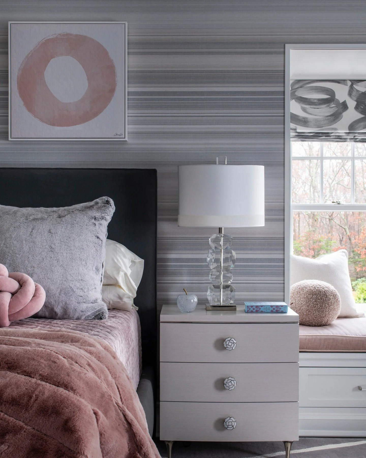 Serene tones. Soft textures. Subtle shimmer.
A space designed for quiet moments and modern elegance. 🌸
📸: @macchiaphoto