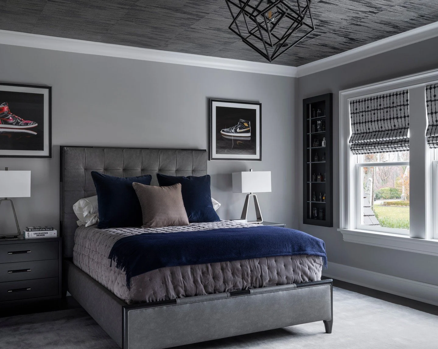 A moody retreat layered in charcoal, slate, and midnight blue.
Tailored textures, subtle pattern, and sculptural lighting bring a modern edge to this masculine space &mdash; elevated, effortless, and timeless.
📸: @macchiaphoto