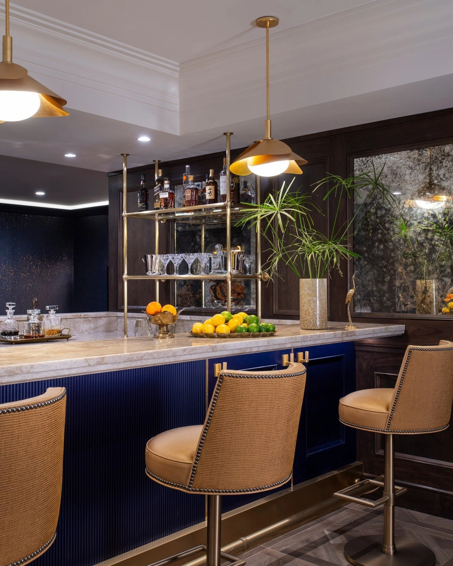 Where craftsmanship meets cocktail hour.
Brushed brass, navy lacquer, and marble create a rich backdrop for evening gatherings &mdash; a modern nod to classic elegance with a hint of speakeasy allure.
📸: @macchiaphoto