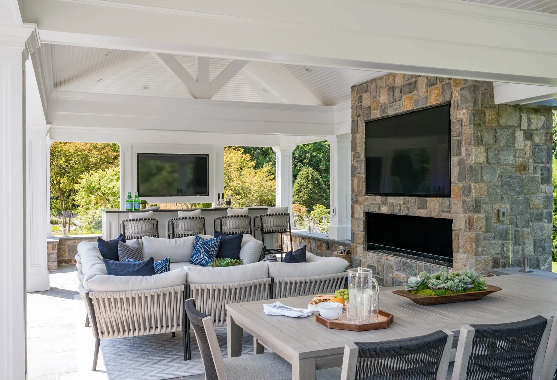 Suriel Outdoor-3.jpg