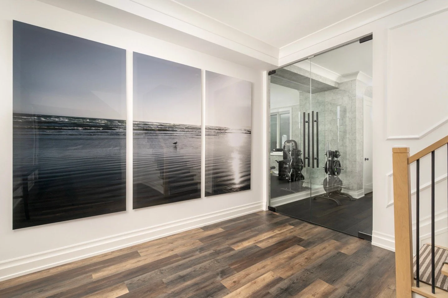 A serene approach to strength and balance 💪
From ocean-inspired artwork to sleek glass doors leading into a fully equipped home gym &mdash; this space was designed to energize and inspire every workout.
📸: @timhillphoto