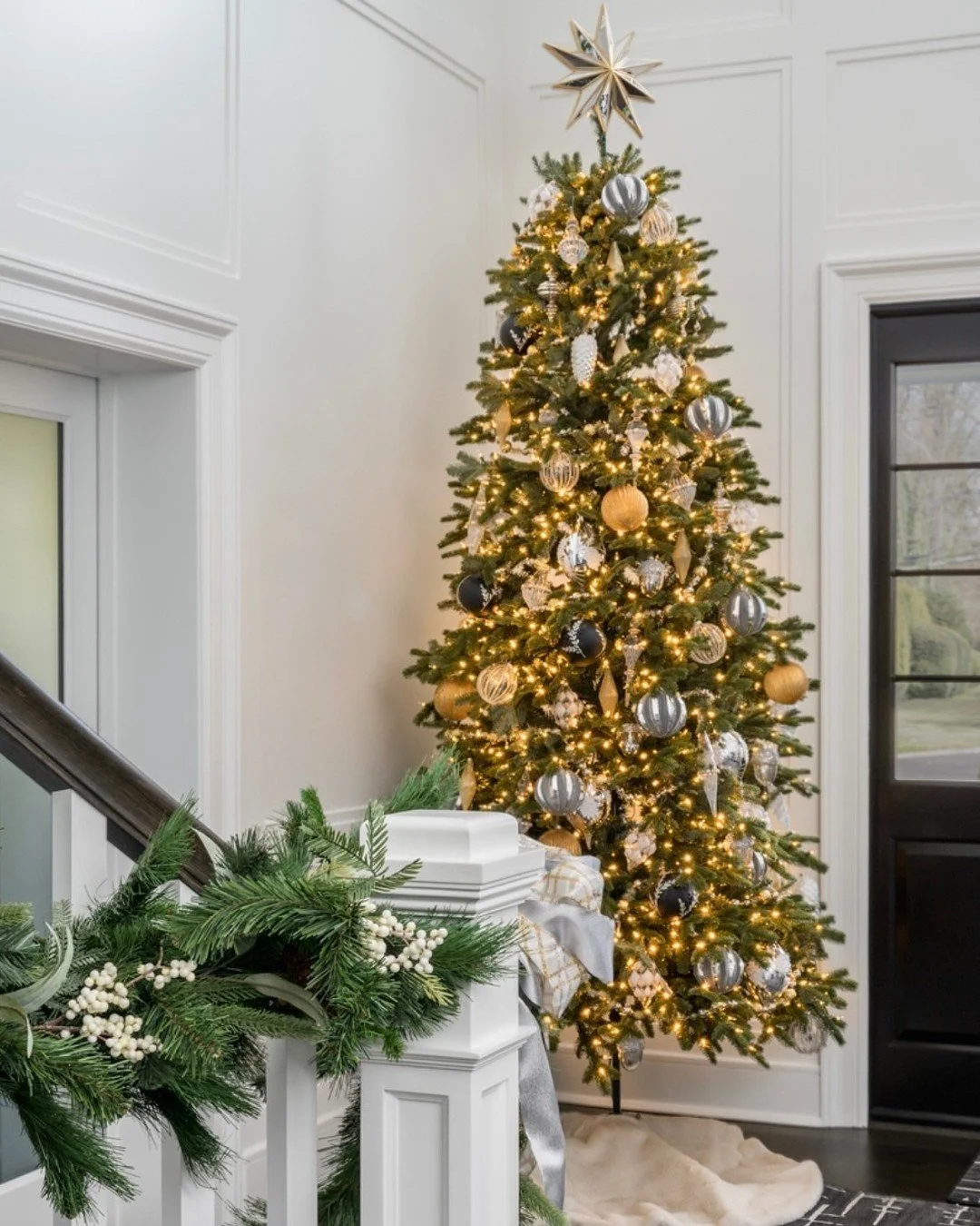 Merry Christmas and Happy Holidays ✨ As the year comes to a close, we&rsquo;re grateful for the homes we&rsquo;ve been welcomed into, the clients we&rsquo;ve worked alongside, and the moments that make this season so special. Wishing you warmth, joy,