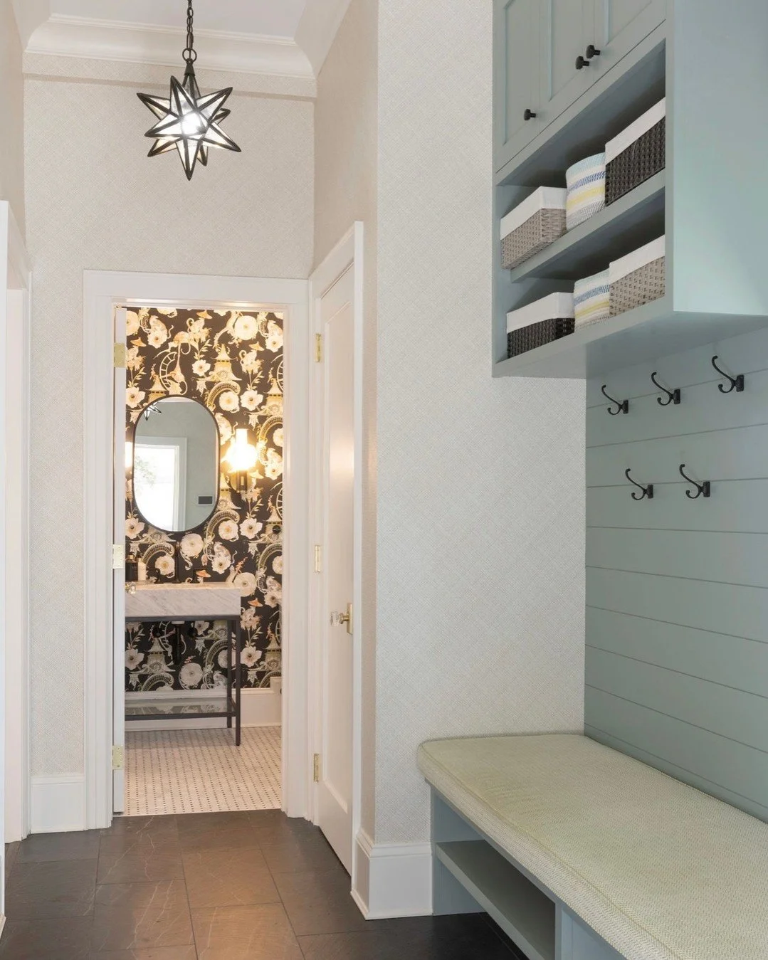 A seamless transition from function to flair ✨
Soft green mudroom cabinetry sets a calm, tailored tone, while the playful wallpaper in the powder room adds an unexpected moment of personality. Proof that even the most hardworking spaces deserve a lit