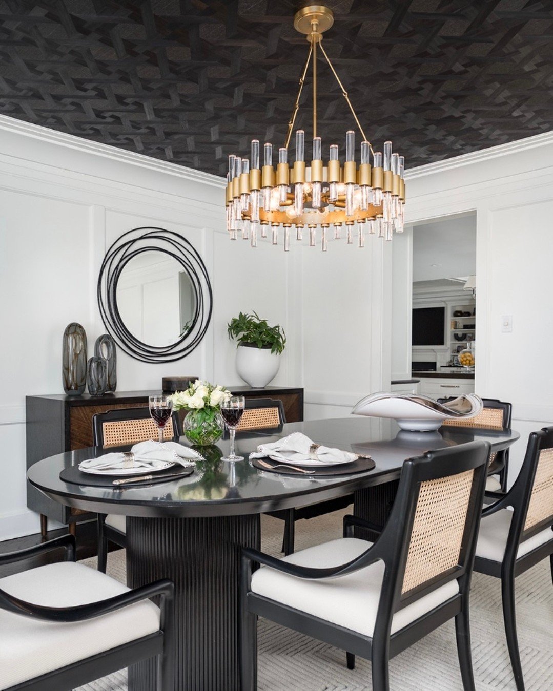 Elevated yet inviting ✨
In Kerith&rsquo;s dining room, classic architecture meets unexpected texture&mdash;from the crisp white paneling to the woven ceiling treatment overhead. Paired with rattan-backed chairs and sculptural lighting, the result is 