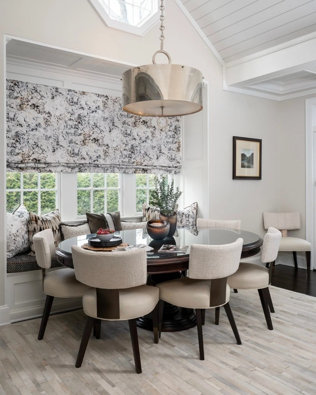 A cozy corner with a purpose ✨
In Kerith&rsquo;s kitchen, this custom banquette was designed to create an inviting nook&mdash;adding extra seating while encouraging casual meals, morning coffee, and lingering conversations. Thoughtfully layered, it&r