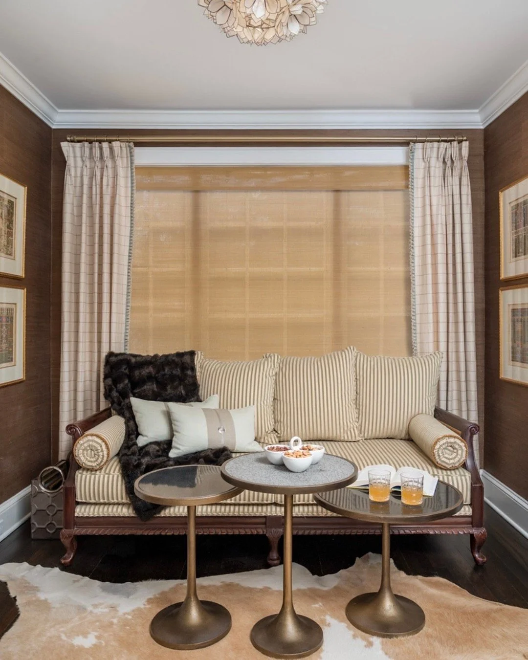 A tucked-away moment ✨
Another cozy nook in Kerith&rsquo;s home&mdash;designed for quiet conversations, an evening drink, or simply slowing down. Layered textures, warm tones, and intimate scale make this space feel effortlessly inviting.
📸: @timhil