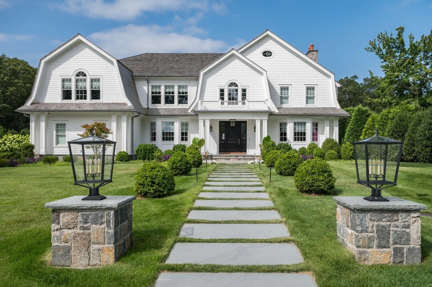 From first impression to final detail 🤍
This beautiful home sets the tone for what&rsquo;s behind it&hellip; and we cannot wait to show you what we created in the backyard.
Over the next few posts, we&rsquo;ll be sharing how we transformed this prop