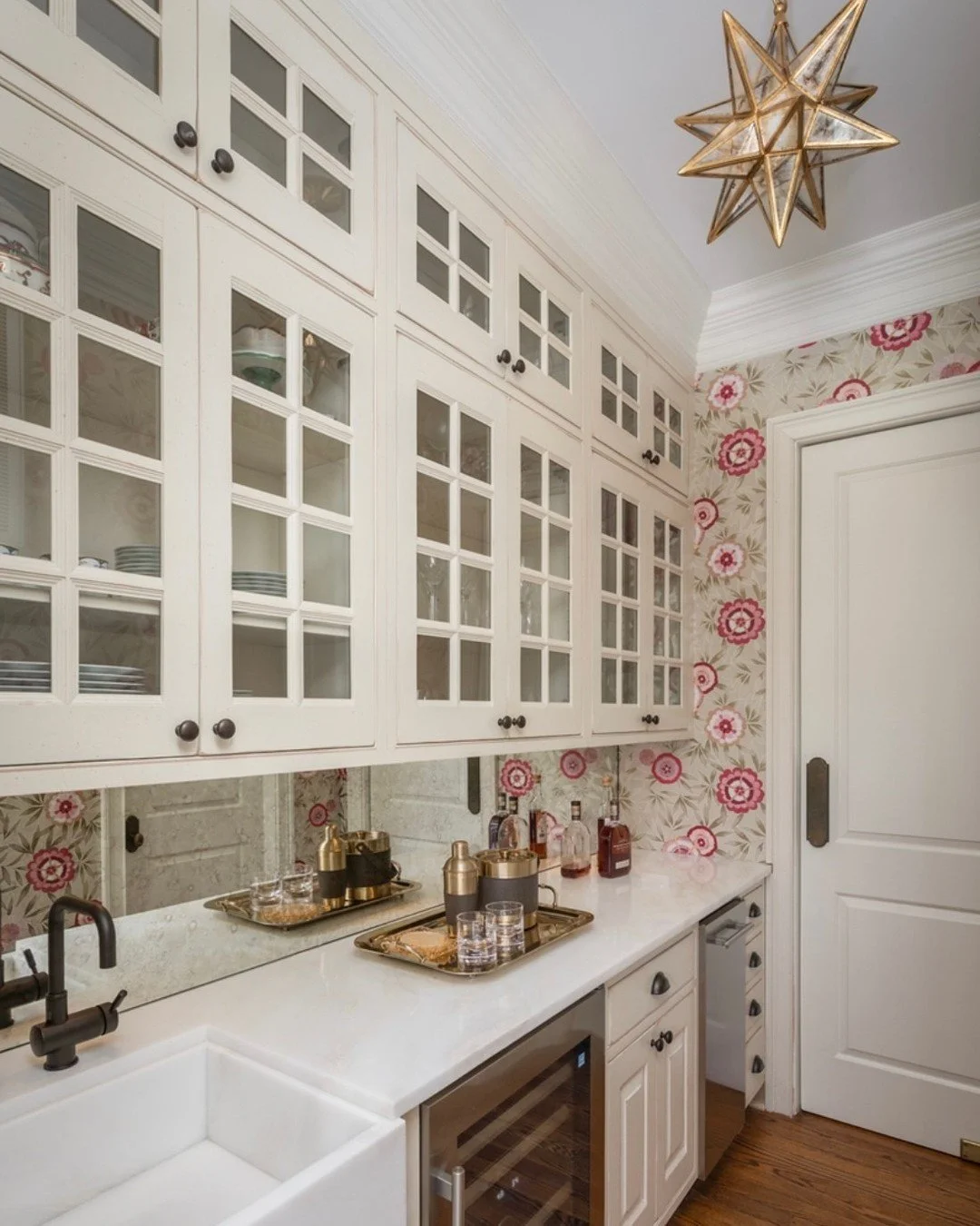 A moment of personality tucked just off the kitchen ✨
The butler&rsquo;s pantry is the perfect place to have a little fun&mdash;layered with playful wallpaper, a mirrored backsplash for added depth, and a statement light that brings it all to life. S