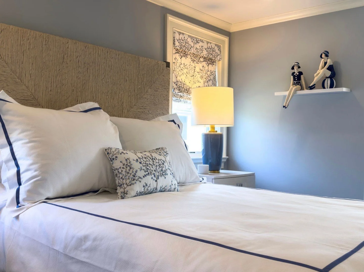 Soft blues, layered textures, and the feeling of waking up by the water. 🌊☀️
Designed for slow mornings, sandy feet, and relaxed summer beach house stays.

📸: @richardlawphotos
Contractor: @oldworldqualitycorp