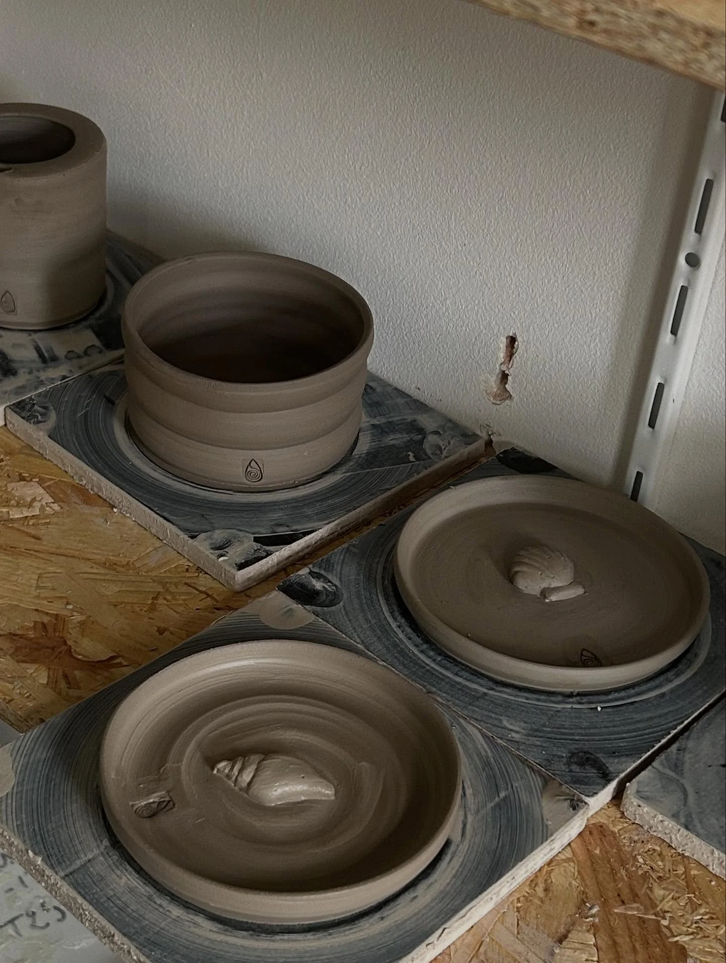 spendeer eens drie uur in het atelier met mij op een random donderdag - dat was dus vandaag !! xoxo