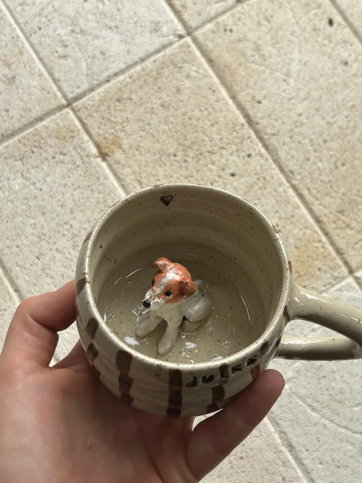 In true @soline.essentials style (she&rsquo;s the real mvp) maakte ik onlangs een petmug voor mijn lief! 

Van haar doggo Jules! Echt een bewijs van dikke liefde want ik heb eigenlijk helemaal niets met (huis)dieren. Toch ooit 7jaar vegan geweest. Le