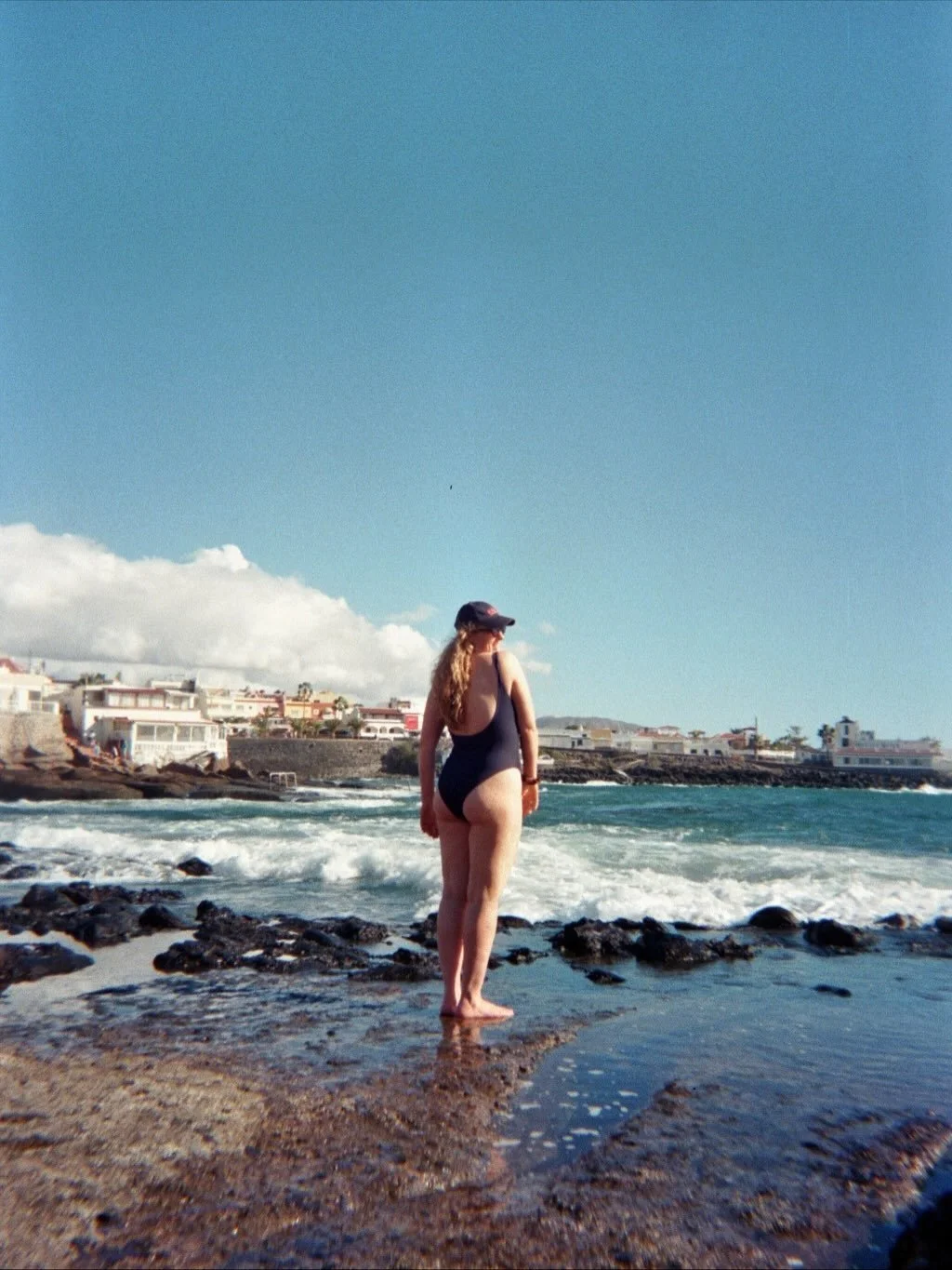 Analoge vakantie kiekjes van een heel jaar reisjes eindelijk laten ontwikkelen.

De laatste doet me altijd het meeste lachen. 🌳