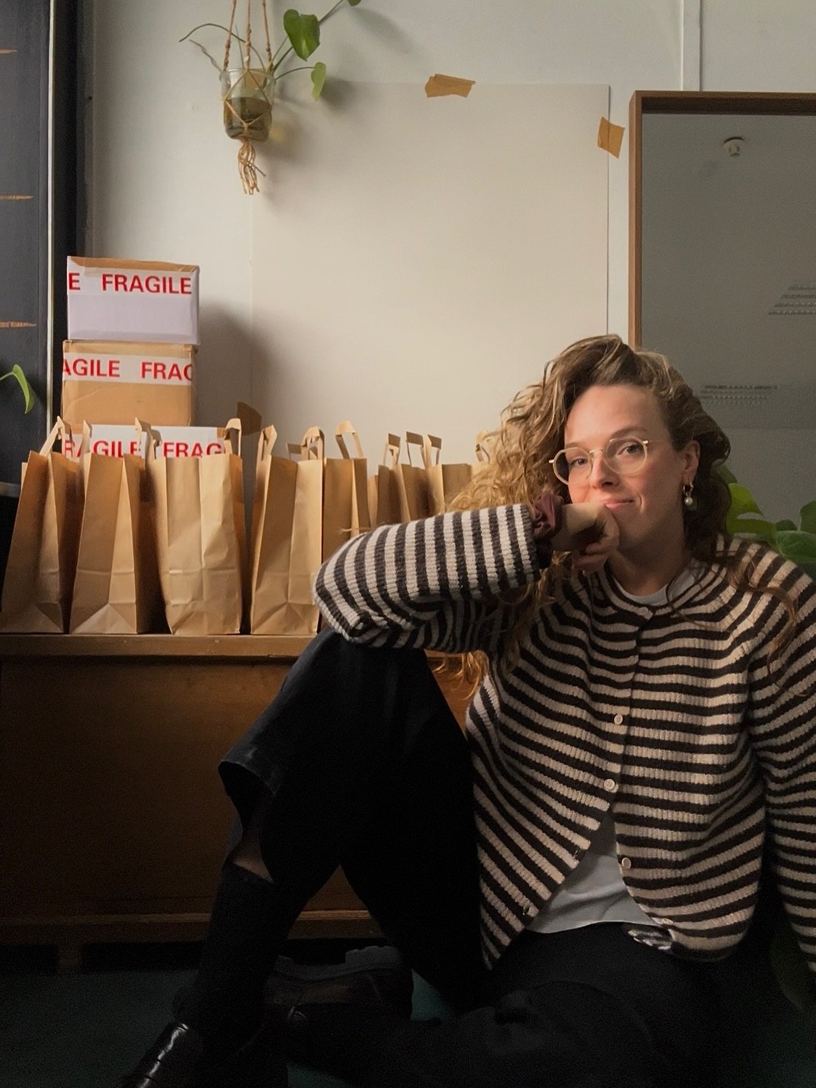 AMAAAAAAAI !! Ik zit hier op de grond van mijn atelier dit te schrijven, mijn zwarte dickies broek heeft dit plaatsje voor mijn koffer goed gekuist ondertussen &amp; tranen lopen over mijn wangen uit dankbaarheid voor jullie aankopen!!

Gek om te bed