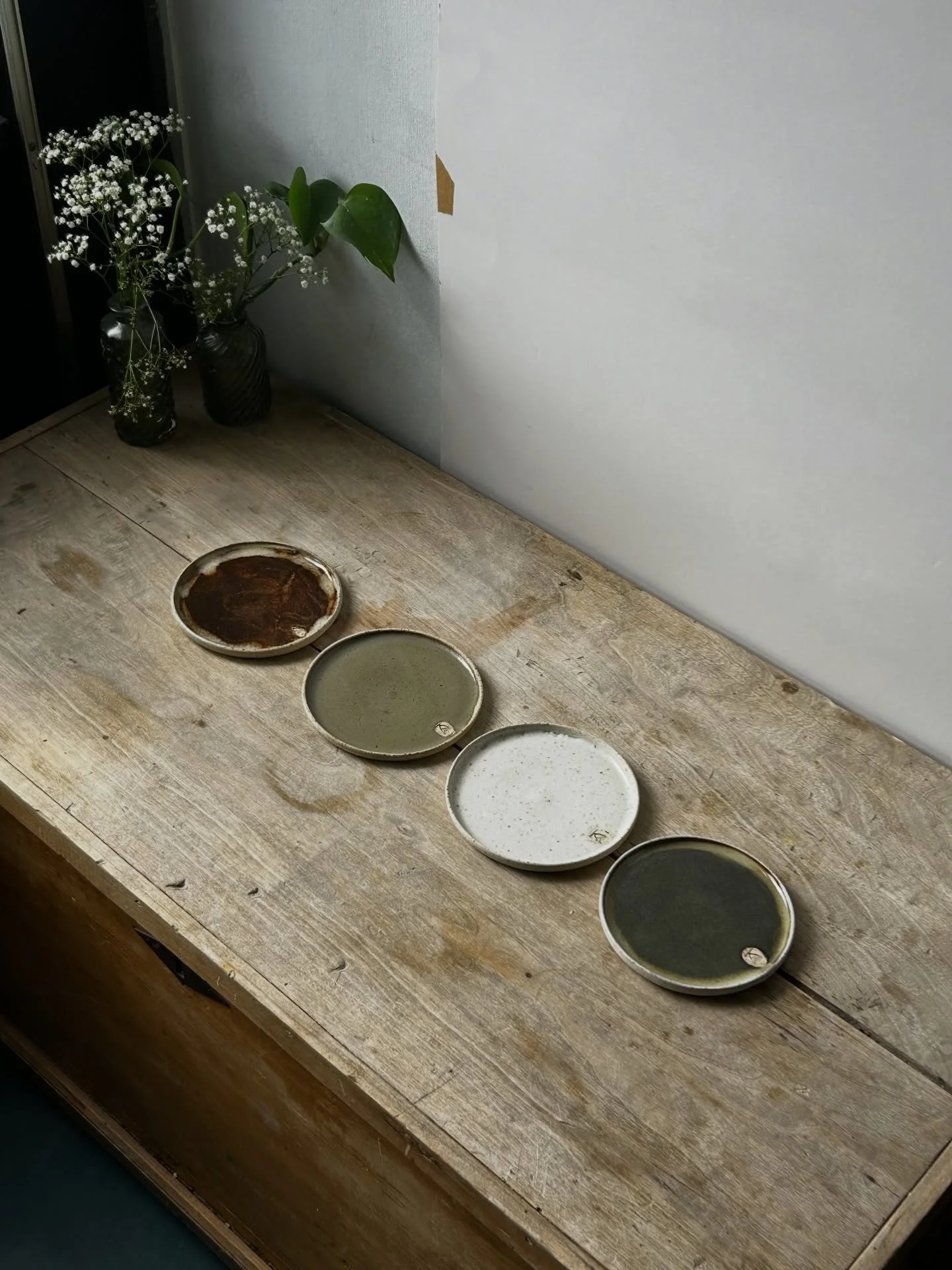 Je zou het niet zeggen eh, maar toch, ik ben mega zoekende&hellip;

Naar welke kleuren, welke vormen, welke frequentie van webshop updates, waar word ik enthousiast van, wat wil ik, hoe wil ik een verhaal van natuur naar keramiek overbrengen, ben ik 