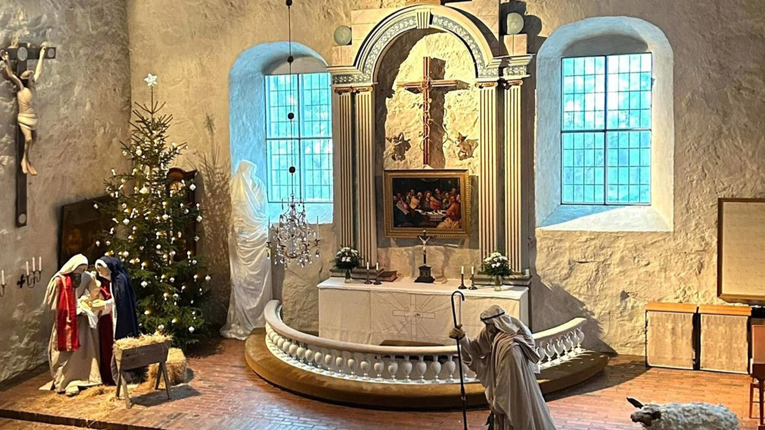 Rauhalllista joulunaikaa Taidekeskus Inton v&auml;elt&auml;. Turun Kakskerran kirkossa on yhteis&ouml;taideryhm&auml;mme tekem&auml; seimi-installaatio n&auml;ht&auml;vill&auml; aina tilaisuuksien aikana.
#taidekeskusinto
#jouluseimiturku
#yhteis&oum