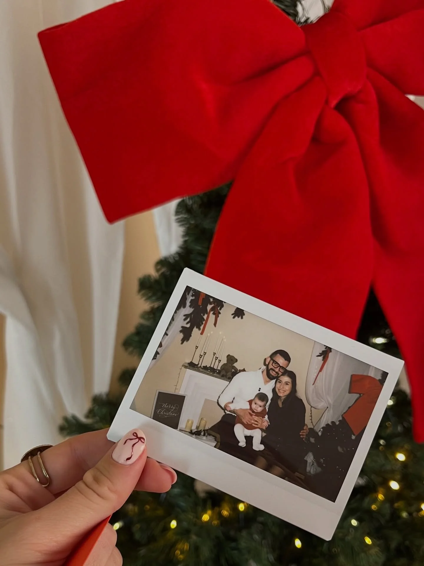 Non sono polaroid, sono &ldquo;foto magiche&rdquo; ❤️
Non sono perfette, sono ricordi concreti.
Ho ringraziato cos&igrave; tutte le famiglie che sono passate nel setto natalizio 2025.
(e non sono nemmeno tutte) ❤️

Tutto questo &egrave; possibile, se